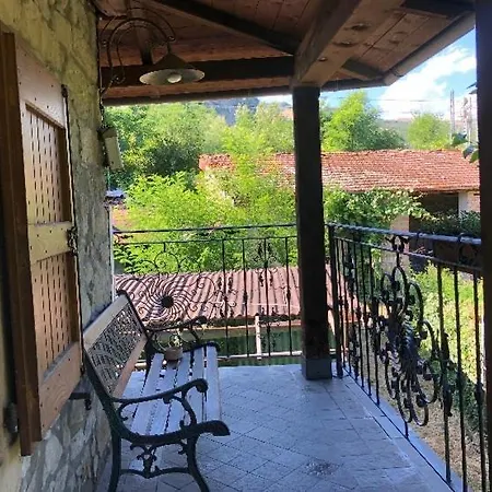 Lägenhet Borgo Magico A Due Passi Dalla Rocchetta Mattei Riola