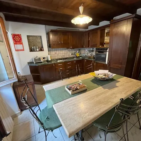 Lägenhet Borgo Magico A Due Passi Dalla Rocchetta Mattei